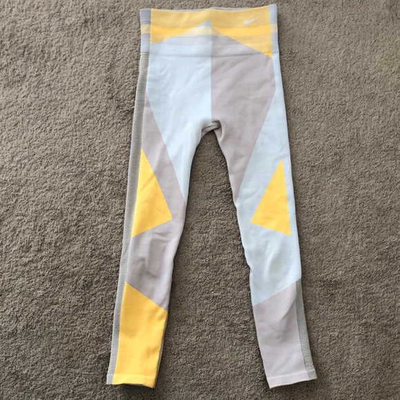 Nike Women's Sculpt Icon Clash Seamless Tights - Picture 2 of 6